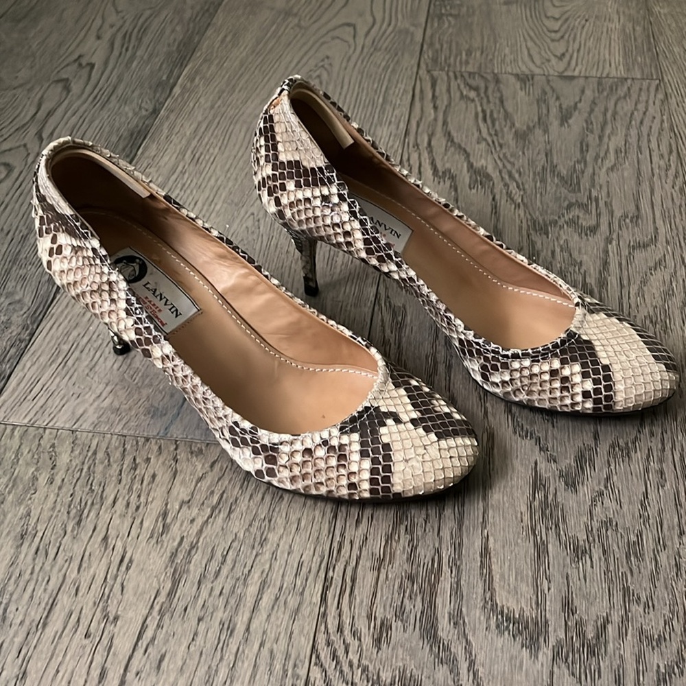 Lanvin snakeskin round toe 3” heels, size 38
